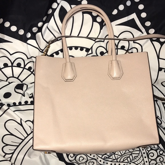 Micheal Kors Mercer tote gold studded BRAND NEW - Picture 2 of 4